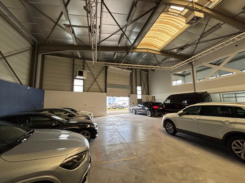 Flex in Rillieux-la-Pape for lease - Interior Photo - Image 2 of 6