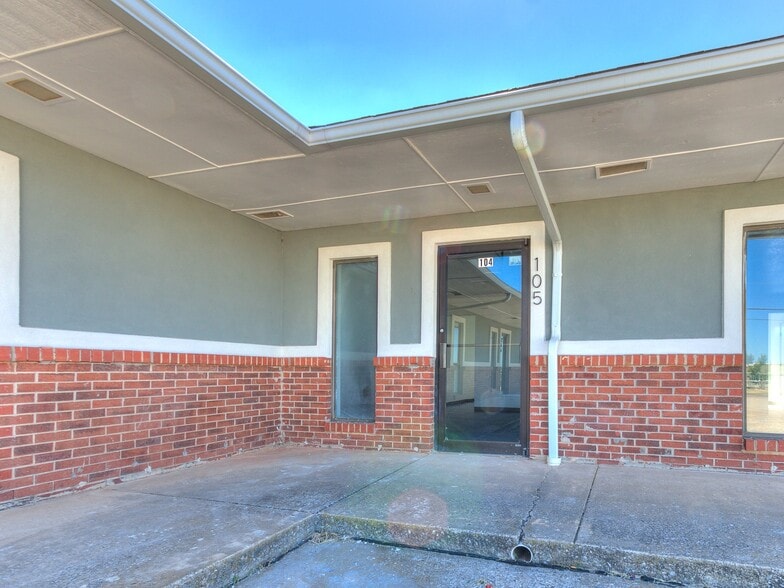 7030 W Wilshire Blvd, Oklahoma City, OK à louer - Photo du bâtiment - Image 3 de 60