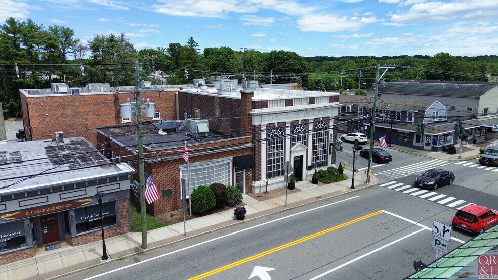 1 W Main St, Clinton, CT à vendre - Photo du bâtiment - Image 2 de 17
