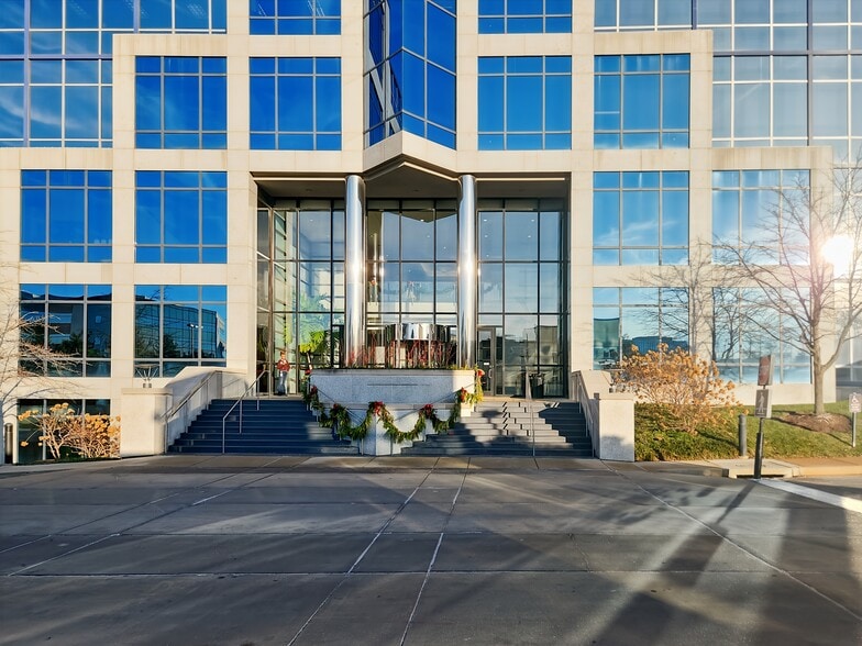 2 Cityplace Dr, Creve Coeur, MO for lease - Building Photo - Image 3 of 29
