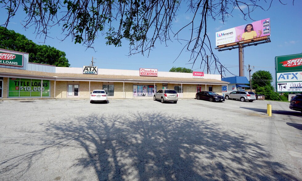 2008 Parmer Ln, Austin, TX à louer - Photo du bâtiment - Image 1 de 2