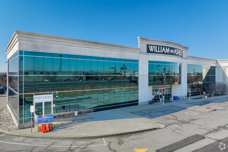 111 Creditview Rd, Vaughan, ON à vendre - Photo du bâtiment - Image 1 de 1