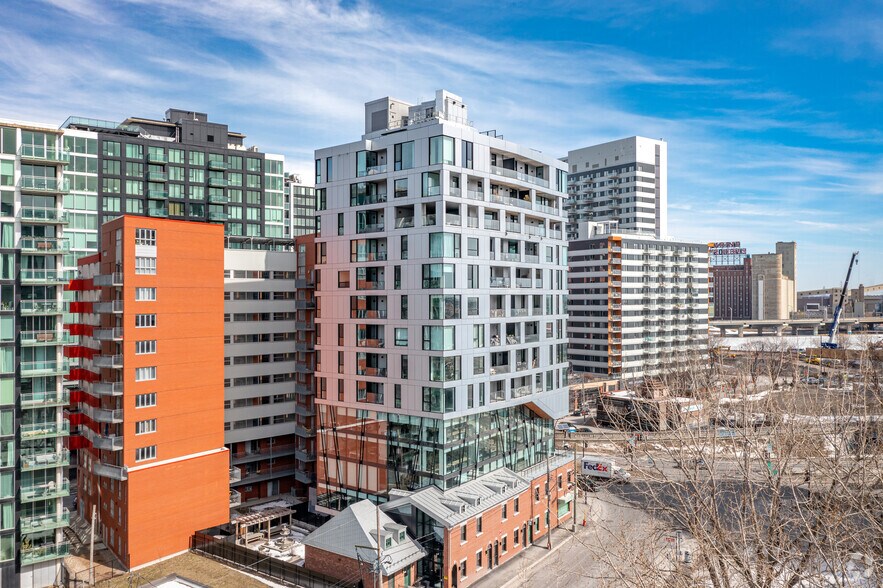 1195 Rue Wellington, Montréal, QC à louer - Photo du bâtiment - Image 2 de 16