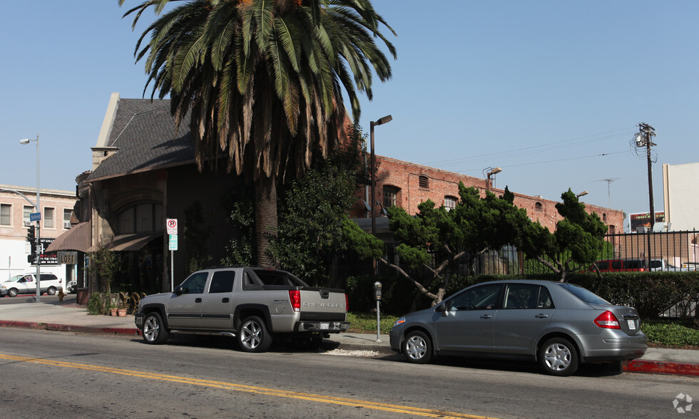 3866-3882 W 6th St, Los Angeles, CA for lease - Building Photo - Image 2 of 3