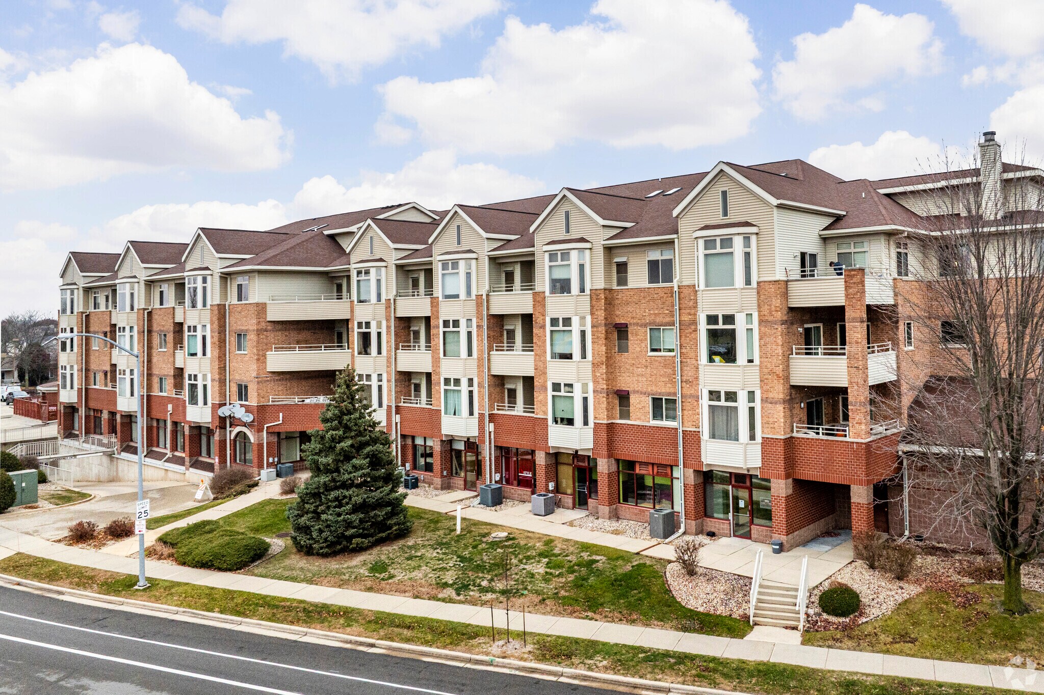 302-376 Junction Rd, Madison, WI for lease Primary Photo- Image 1 of 5