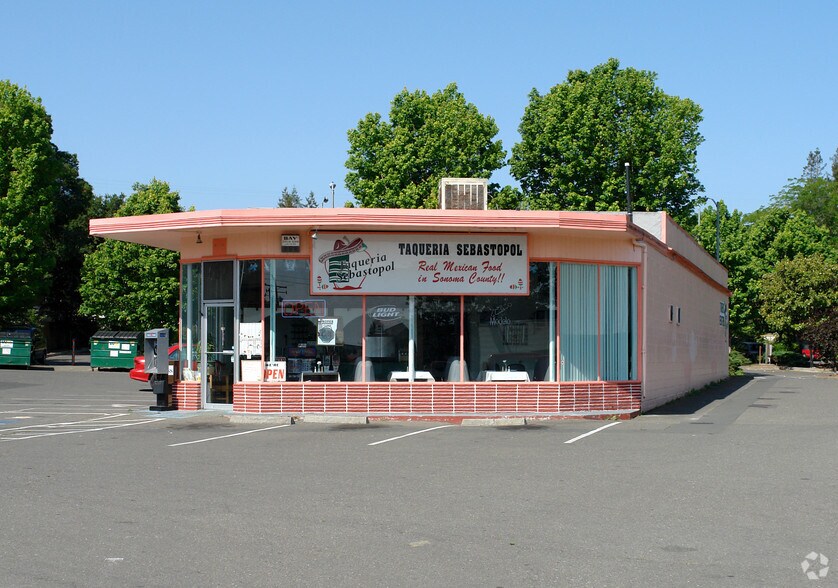 250 S Main St, Sebastopol, CA à vendre - Photo du bâtiment - Image 2 de 2
