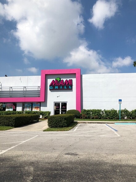 4617 Lake Worth Rd, Lake Worth, FL for lease - Building Photo - Image 2 of 8