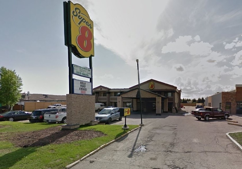 7474 Gaetz Ave, Red Deer, AB for sale - Primary Photo - Image 1 of 1