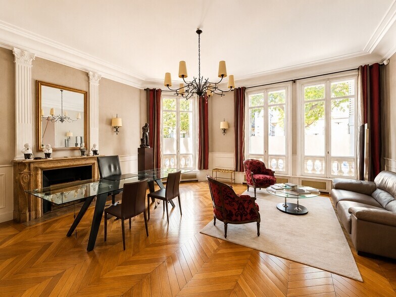 Office in Paris for lease - Building Photo - Image 1 of 10