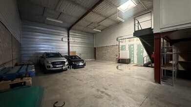 Local d'activités dans Brie-Comte-Robert à vendre Photo intérieure- Image 1 de 5