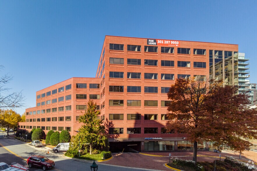 7700 Old Georgetown Rd, Bethesda, MD à louer - Photo principale - Image 2 de 18