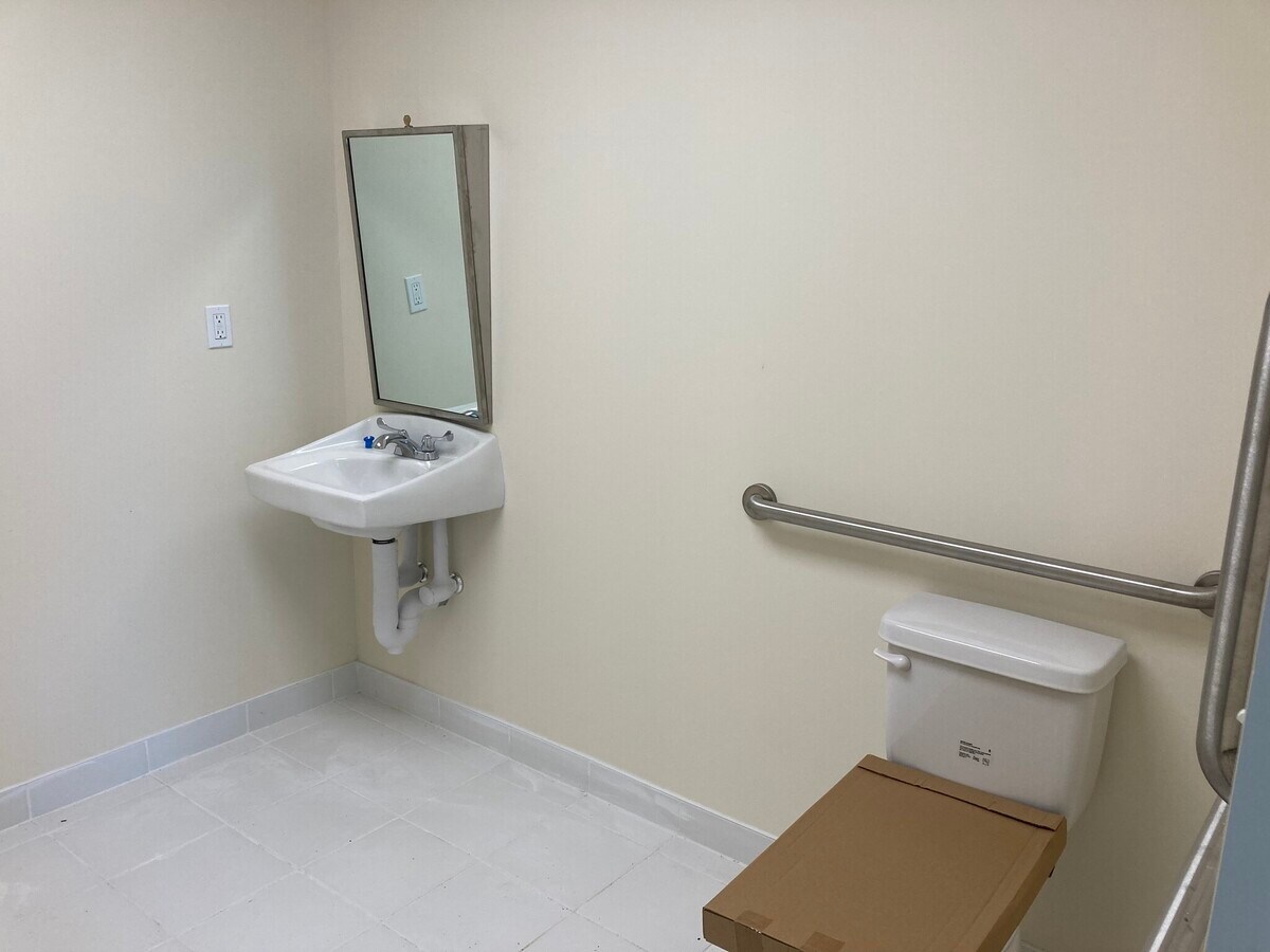 78 Horseblock Rd, Yaphank, NY 11980 - Unité 10 - - Photo intérieure - Image 2 of 5