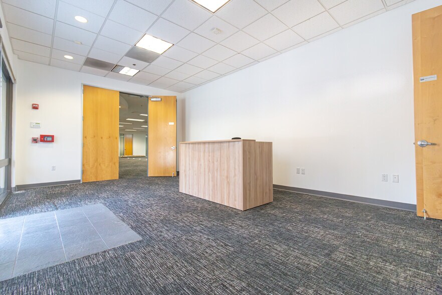 388 Oakmead Pky, Sunnyvale, CA à louer - Hall d’entrée - Image 2 de 15