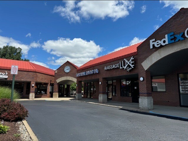 4050-4060 Rochester Rd, Troy, MI à louer - Photo du bâtiment - Image 3 de 7