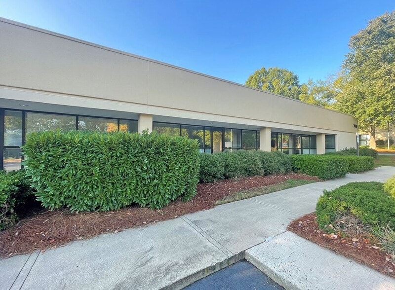 7817 National Service Rd, Greensboro, NC for lease - Building Photo - Image 1 of 17