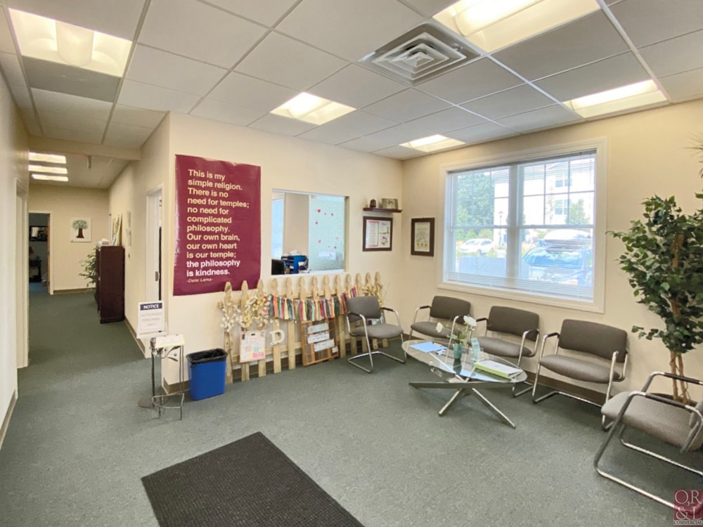 19 Kensington Ln, Rocky Hill, CT for lease Interior Photo- Image 1 of 7