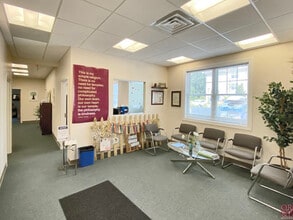 19 Kensington Ln, Rocky Hill, CT for lease Interior Photo- Image 1 of 7