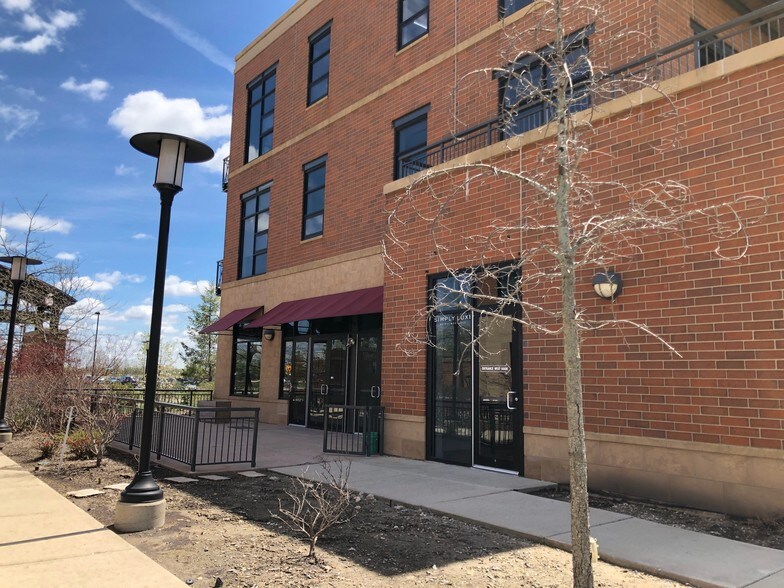 2380 Esplanade Dr, Algonquin, IL à louer - Photo du bâtiment - Image 3 de 30