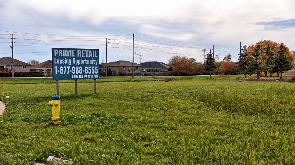 1099 Finch Dr, Sarnia, ON à louer - Photo du bâtiment - Image 2 de 3