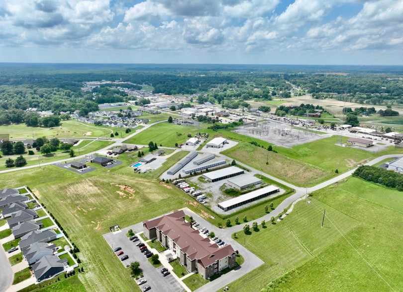 96 Phoenix Dr, Cadiz, KY for sale - Primary Photo - Image 1 of 8