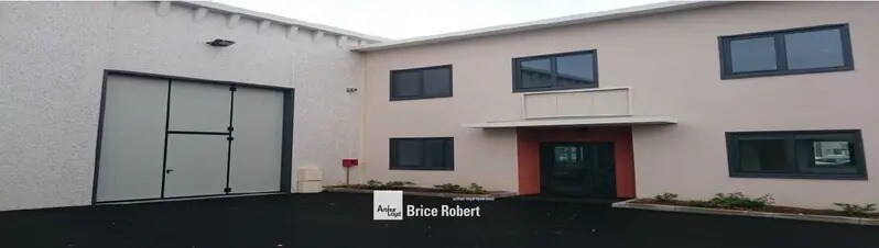 Flex in Meyzieu for lease Building Photo- Image 1 of 7