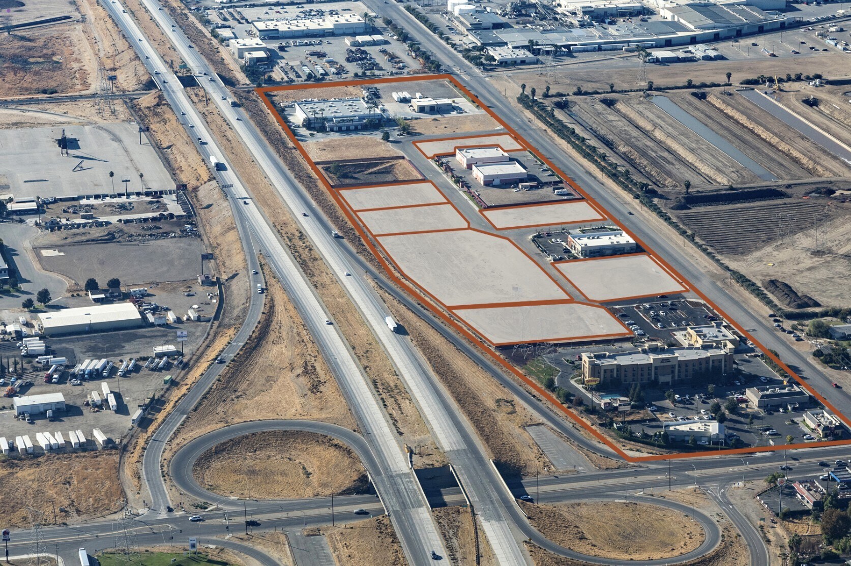 E Brundage Ln, Bakersfield, CA à vendre Photo du bâtiment- Image 1 de 3