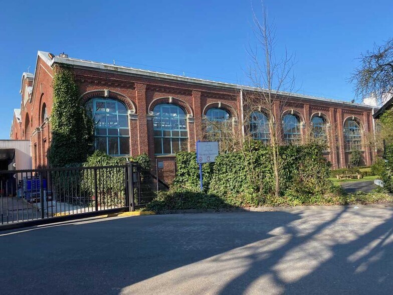 Bureau dans La Madeleine à louer - Photo du bâtiment - Image 3 de 12