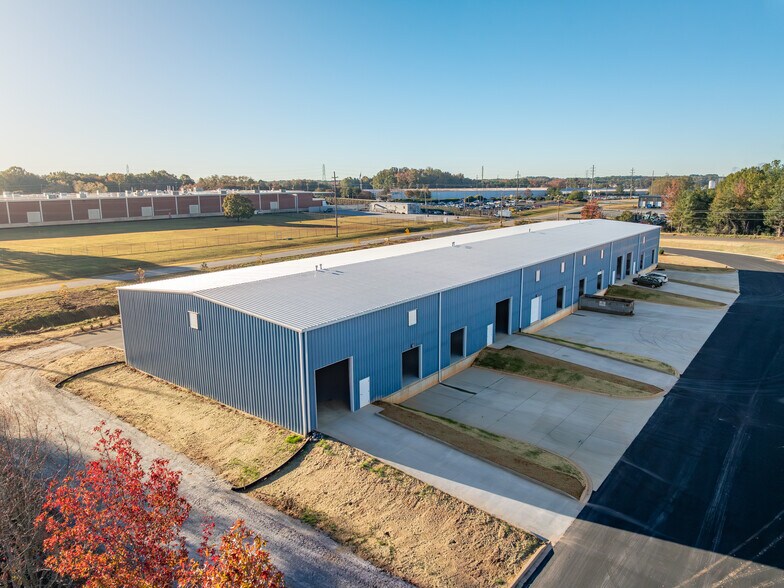 121 Osage dr, Greenville, SC à vendre - Photo du bâtiment - Image 2 de 11