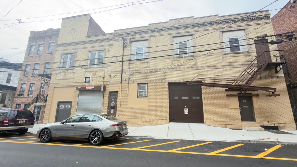 327-333 53rd St, West New York, NJ à louer - Photo du bâtiment - Image 3 de 15