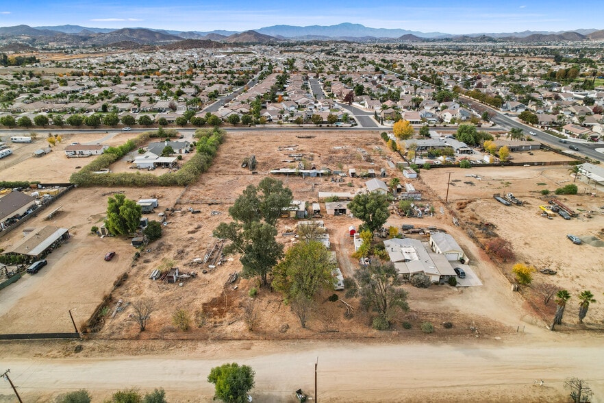 30581 Old Windmill Rd, Menifee, CA à vendre - Photo du bâtiment - Image 2 de 15