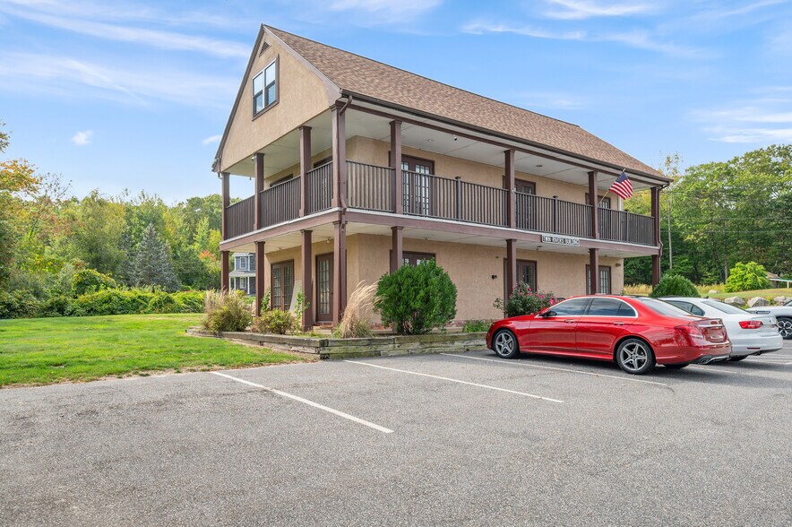 2 Douglas Pike, Smithfield, RI à vendre - Photo du bâtiment - Image 3 de 50