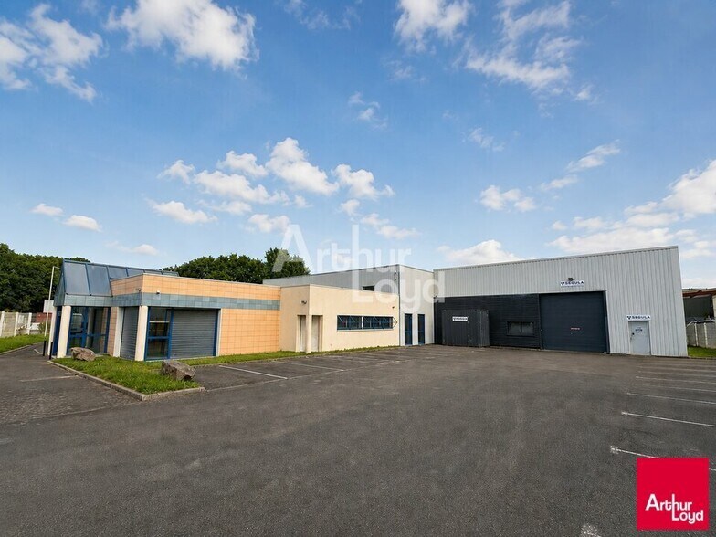 Flex dans Saint-Jacques-de-la-Lande à louer - Photo du bâtiment - Image 2 de 6