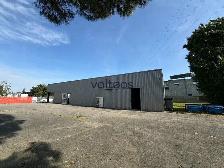 Retail in Saint-Orens-de-Gameville for lease - Building Photo - Image 2 of 9