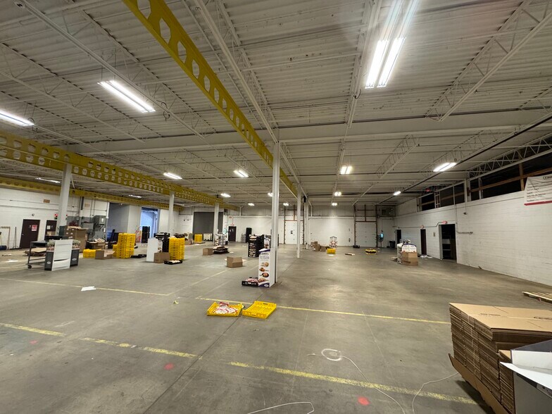 350 N Cherry Street Ext, Wallingford, CT à louer - Photo du bâtiment - Image 2 de 7