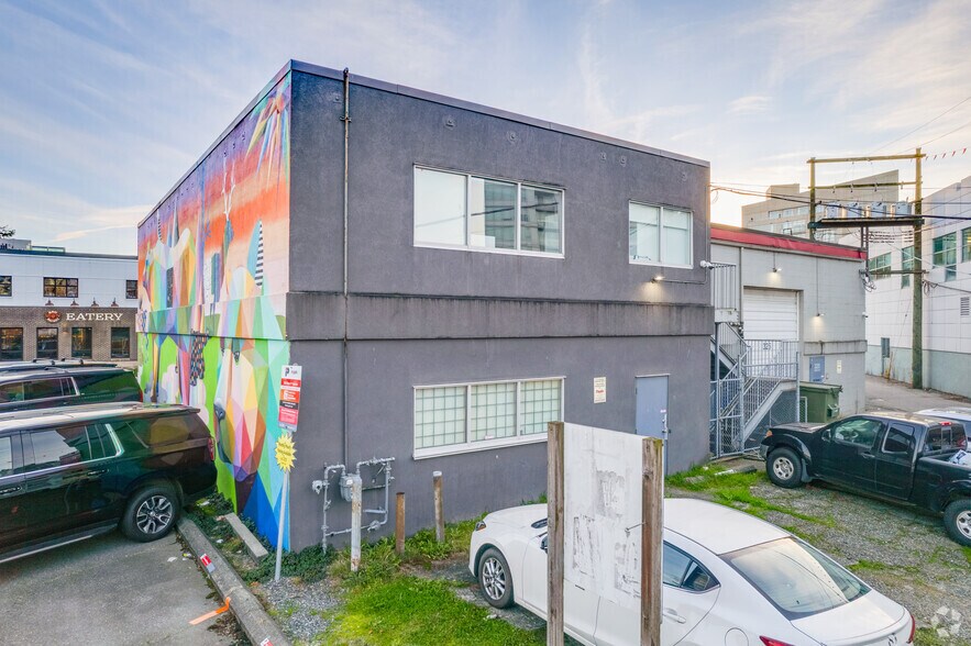 325 W 4th Ave, Vancouver, BC à louer - Photo du bâtiment - Image 3 de 3