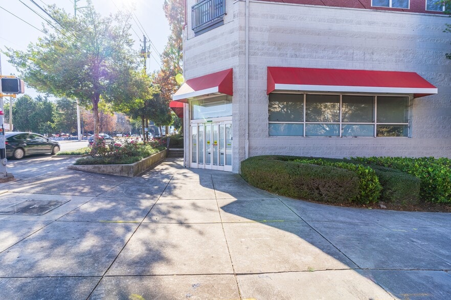 433 Highland Ave NE, Atlanta, GA à louer - Photo du bâtiment - Image 2 de 4