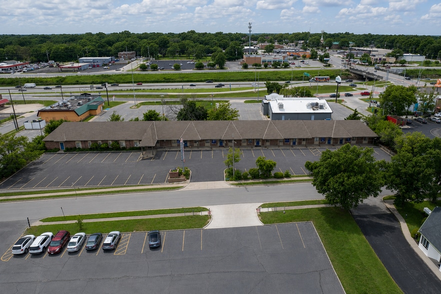 13010 White Ave, Grandview, MO for sale - Building Photo - Image 1 of 14