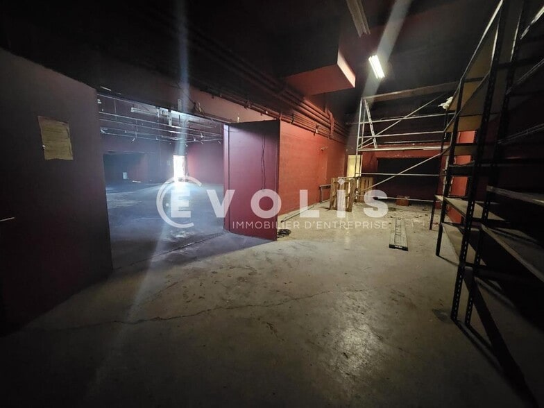 Flex in Sceaux for lease - Building Photo - Image 3 of 25