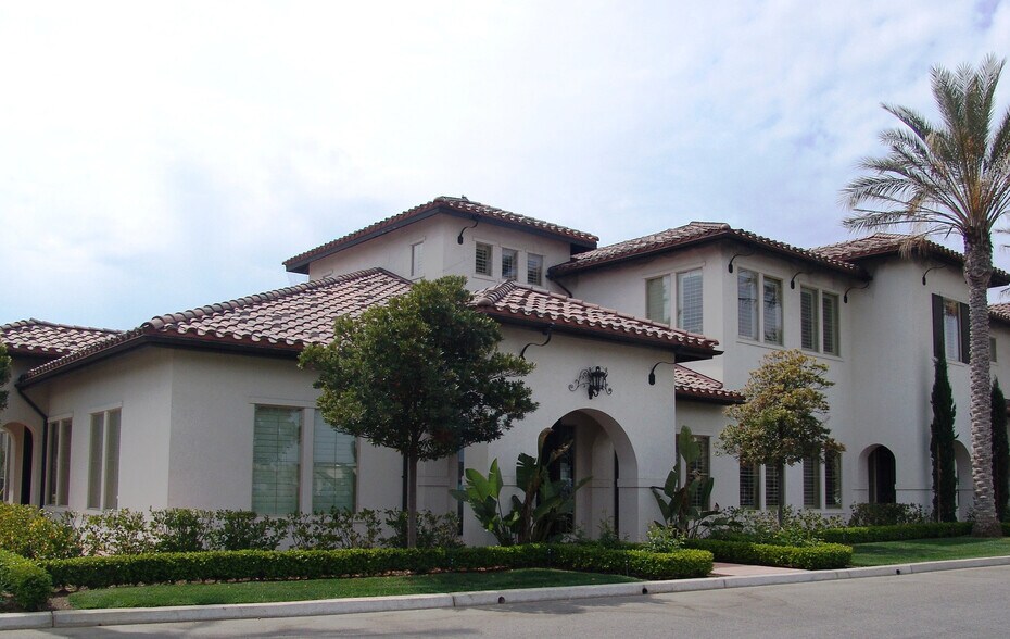 7550 N Palm Ave, Fresno, CA à louer - Photo du bâtiment - Image 2 de 4