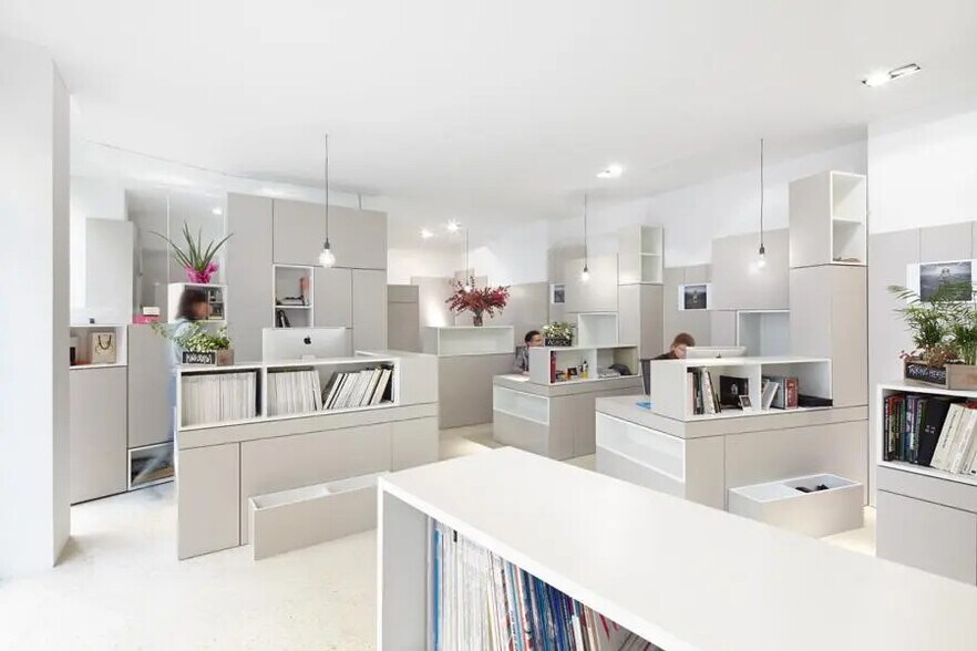 72 Rue De Clignancourt, Paris for lease - Interior Photo - Image 1 of 8