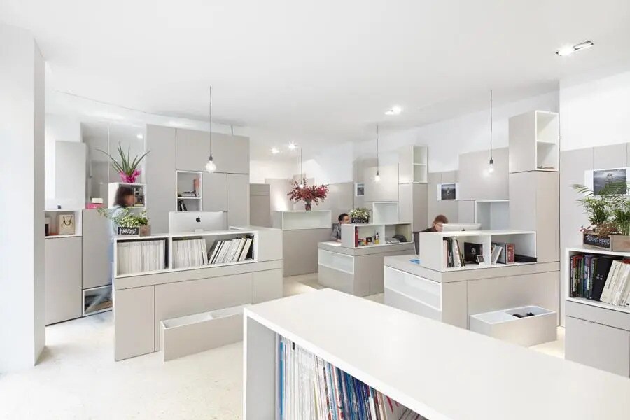 72 Rue De Clignancourt, Paris for lease Interior Photo- Image 1 of 9