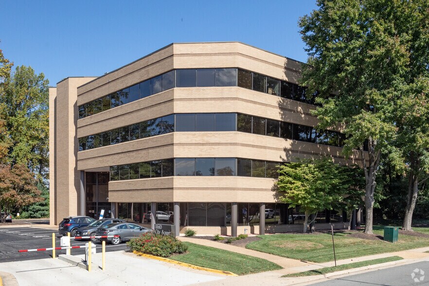 10640 Page Ave, Fairfax, VA for lease - Primary Photo - Image 1 of 4