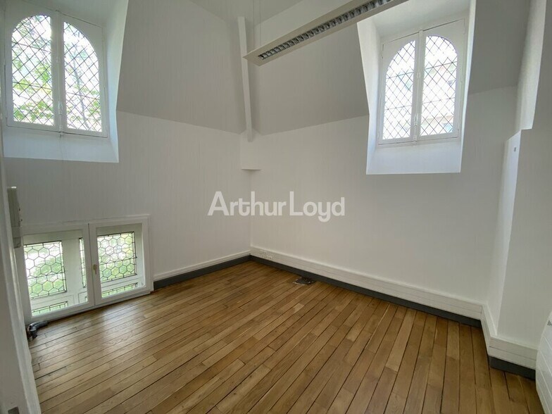 Office in Reims for lease - Building Photo - Image 2 of 12
