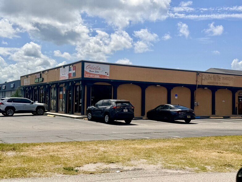 6398 Ridge Rd, Port Richey, FL à louer - Photo du bâtiment - Image 2 de 10