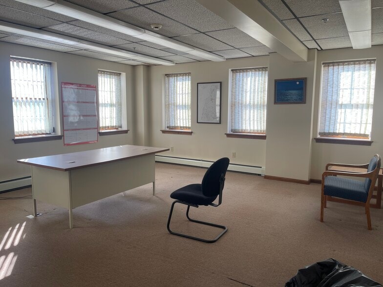 7 Central St, Farmington, NH for sale - Building Photo - Image 3 of 5