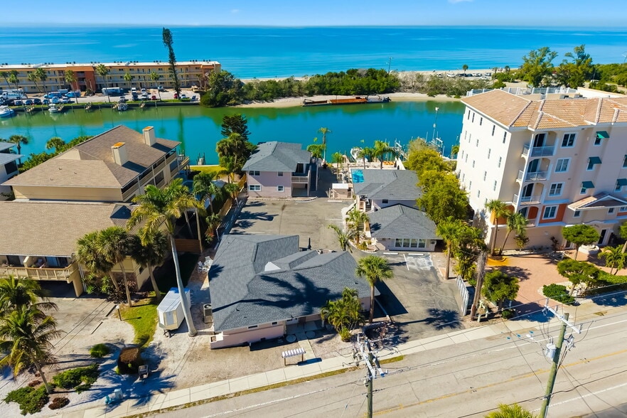 9022 Midnight Pass Rd, Sarasota, FL for sale - Building Photo - Image 3 of 108