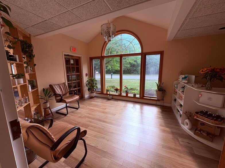 822 Davison Rd, Lockport, NY for lease - Primary Photo - Image 1 of 48