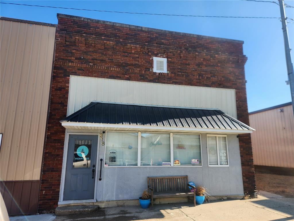 318 Locust St NE, Blairstown, IA for sale Primary Photo- Image 1 of 21