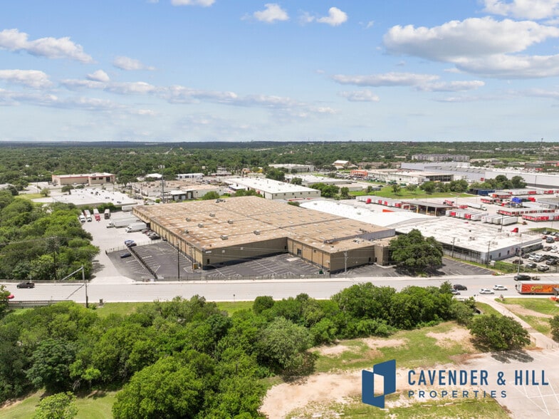 3200 E Houston St, San Antonio, TX for sale - Aerial - Image 2 of 27