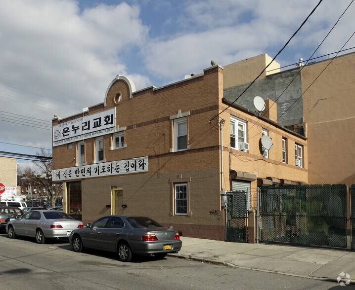 16102-16104 46th Ave, Flushing, NY à vendre - Photo du bâtiment - Image 2 de 12